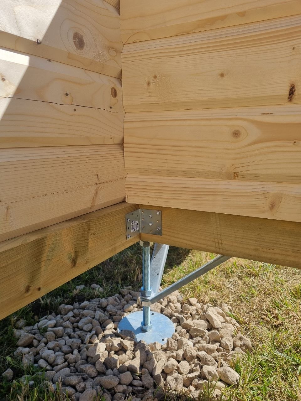 BASIS post on small prepared gravel contact point